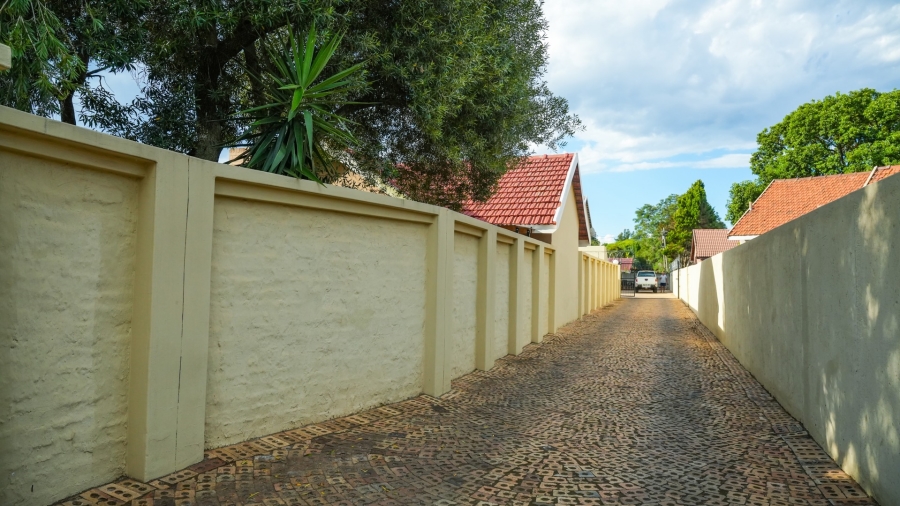 6 Bedroom Property for Sale in Flamwood North West